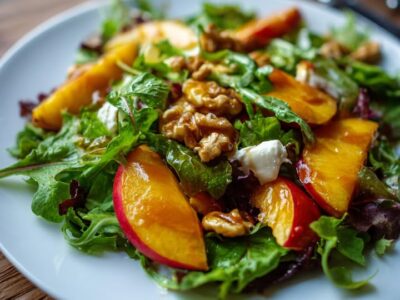 Salade Tropicale Pêches : Recette Facile et Savoureuse