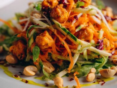 Salade Thaï Croquante : Recette Facile et Savoureuse