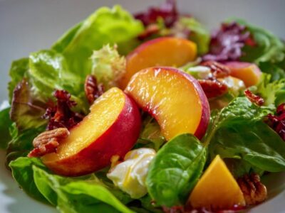 Salade Pêches Gourmande : Recette Facile et Savoureuse