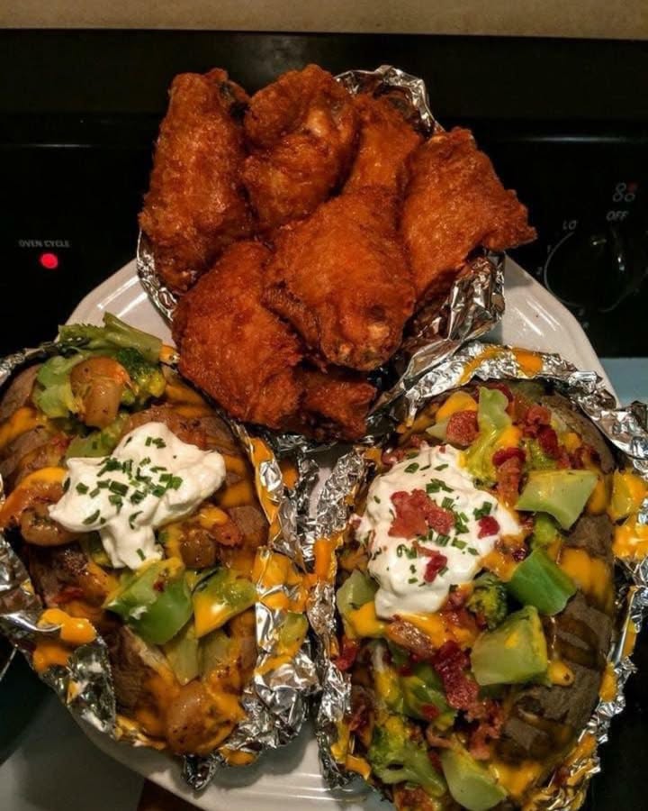 Pommes Chargées & Ailes : Recette Facile et Savoureuse 2 Pommes Chargées & Ailes