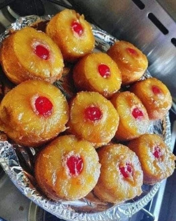 Cupcakes Ananas Inversés : Recette Facile et Savoureuse 2 Cupcakes Ananas Inversés