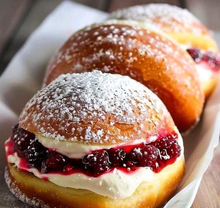 Beignets Crème Fraise : Recette Facile et Délicieuse 2 beignets cr me fraise