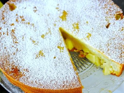Gâteau Pomme Sharlotka : Recette Russe Simple et Délicieuse