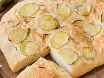 Focaccia aux pommes de terre : Recette simple et délicieuse