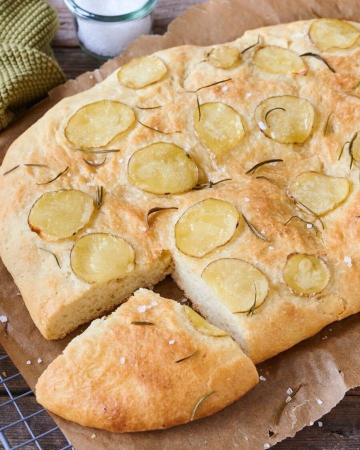 Focaccia aux pommes de terre : Recette simple et délicieuse 2 focaccia aux pommes de terre
